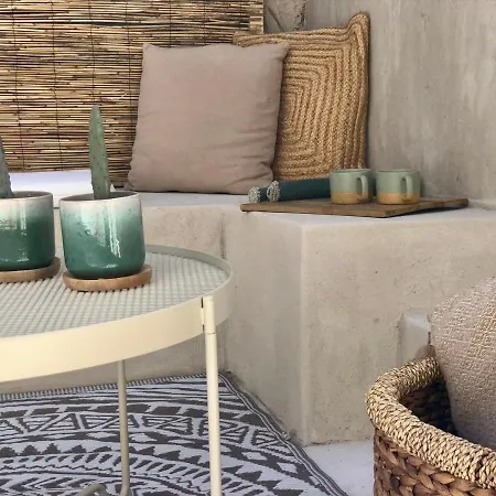 펜션 Synoikies By Oikieskiathos