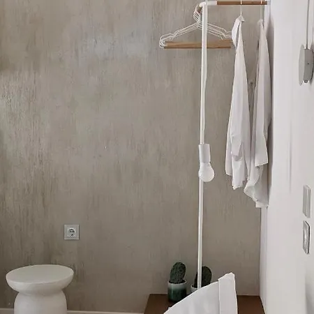 Synoikies By Oikieskiathos *