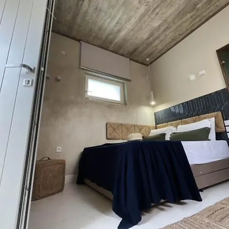 펜션 Synoikies By Oikieskiathos 스키아토스 타운