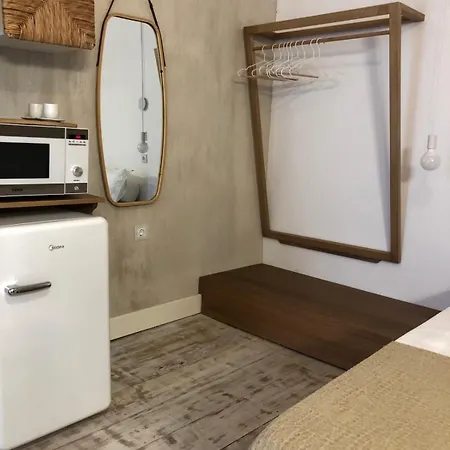 펜션 Synoikies By Oikieskiathos *