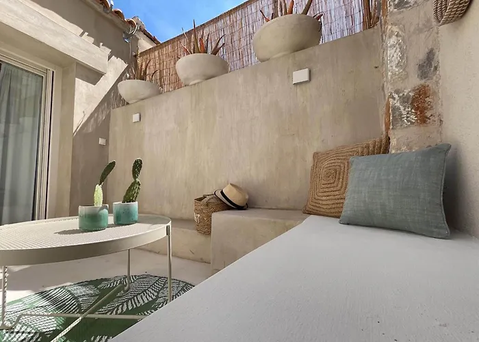 Synoikies By Oikieskiathos Holiday home *