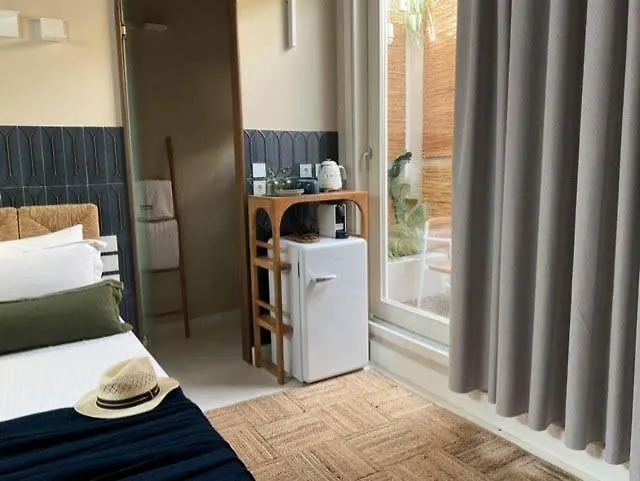 Synoikies By Oikieskiathos *