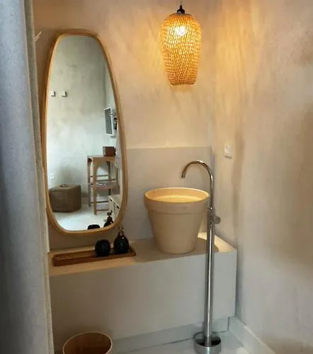 Synoikies By Oikieskiathos