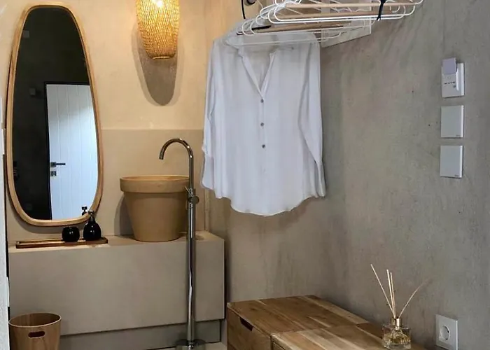 Synoikies By Oikieskiathos Holiday home *