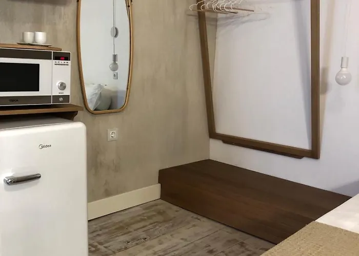 Holiday home Synoikies By Oikieskiathos *