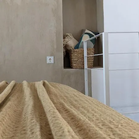 Synoikies By Oikieskiathos Casa de Férias *