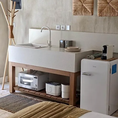 Synoikies By Oikieskiathos Casa de Férias *