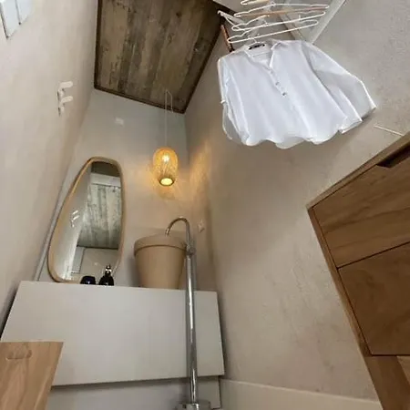 Synoikies By Oikieskiathos