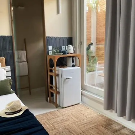 Synoikies By Oikieskiathos *