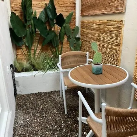 Synoikies By Oikieskiathos *