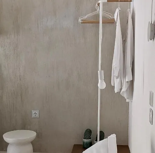 Synoikies By Oikieskiathos *