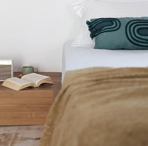 Synoikies By Oikieskiathos * Skiathos