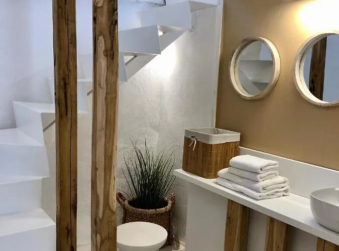 Synoikies By Oikieskiathos *