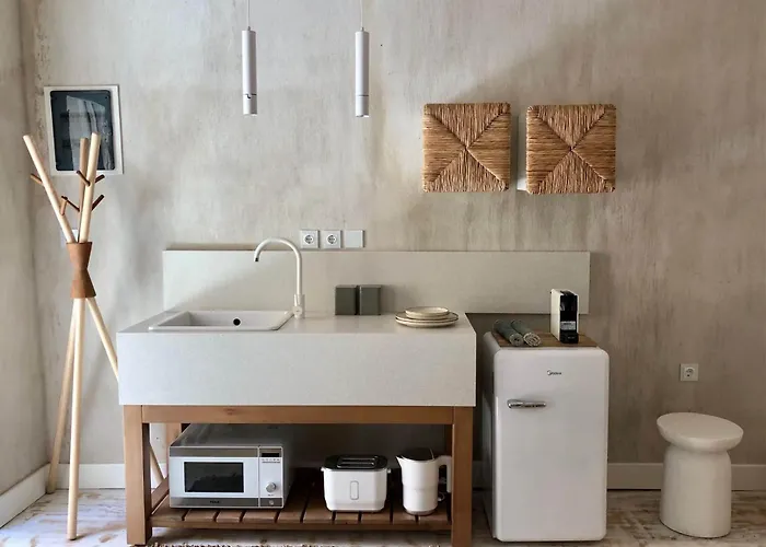 Synoikies By Oikieskiathos * Skiathos