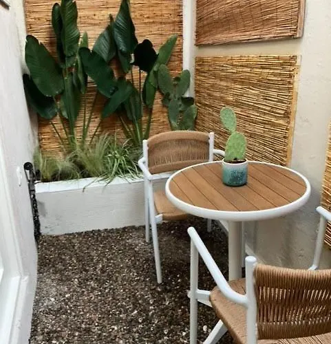 Synoikies By Oikieskiathos *